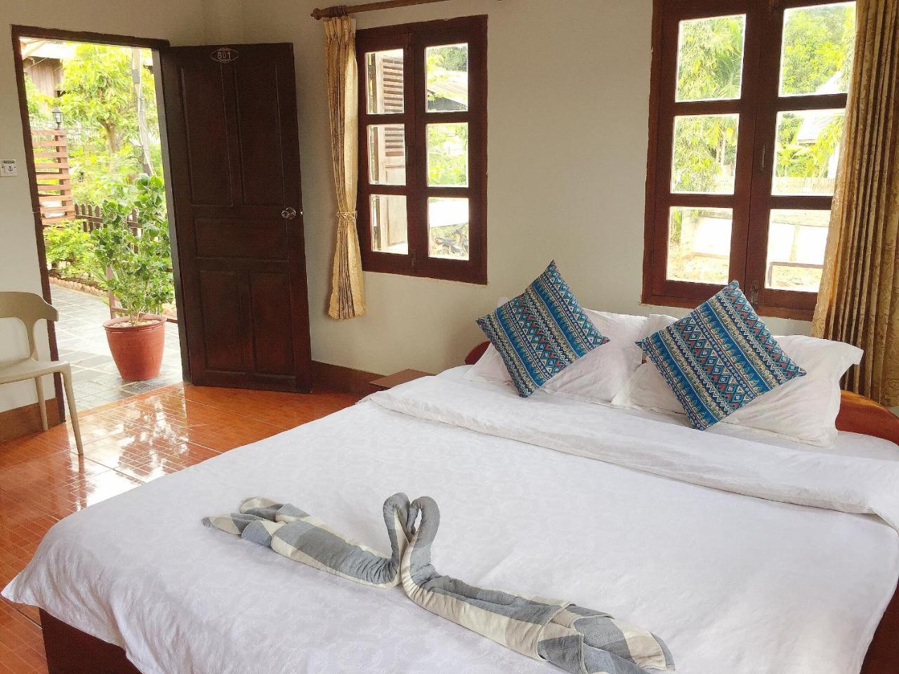 Mao Phasok Riverside Guesthouse Luang Prabang Exterior photo